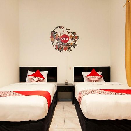 Oyo 529 Hotel Paninda Medan Extérieur photo