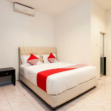 Oyo 529 Hotel Paninda Medan Extérieur photo