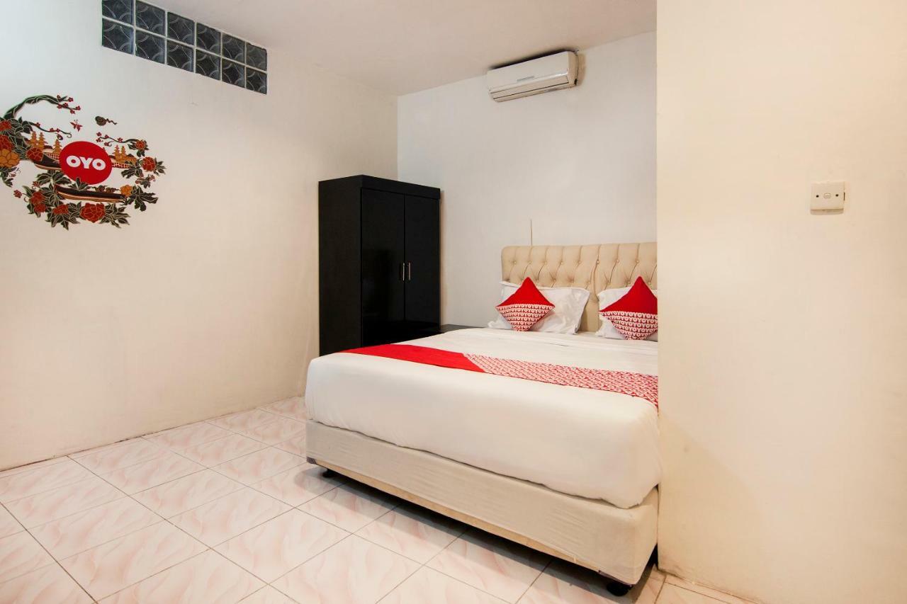 Oyo 529 Hotel Paninda Medan Extérieur photo
