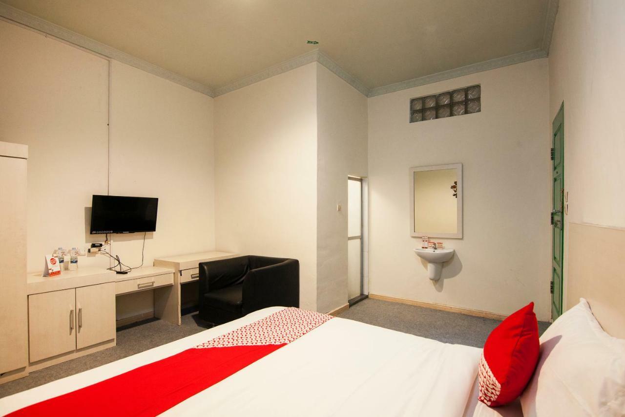 Oyo 529 Hotel Paninda Medan Extérieur photo