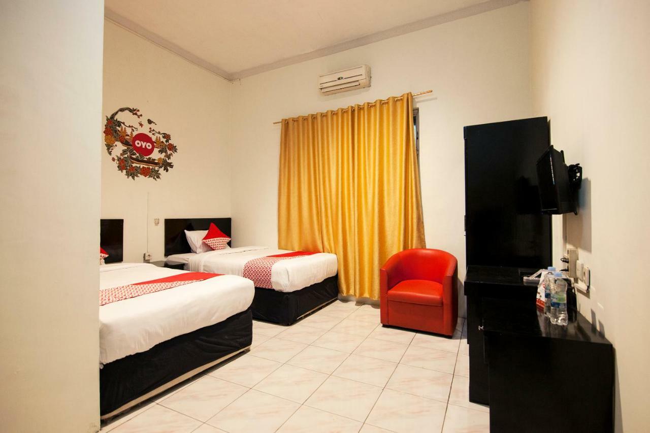 Oyo 529 Hotel Paninda Medan Extérieur photo