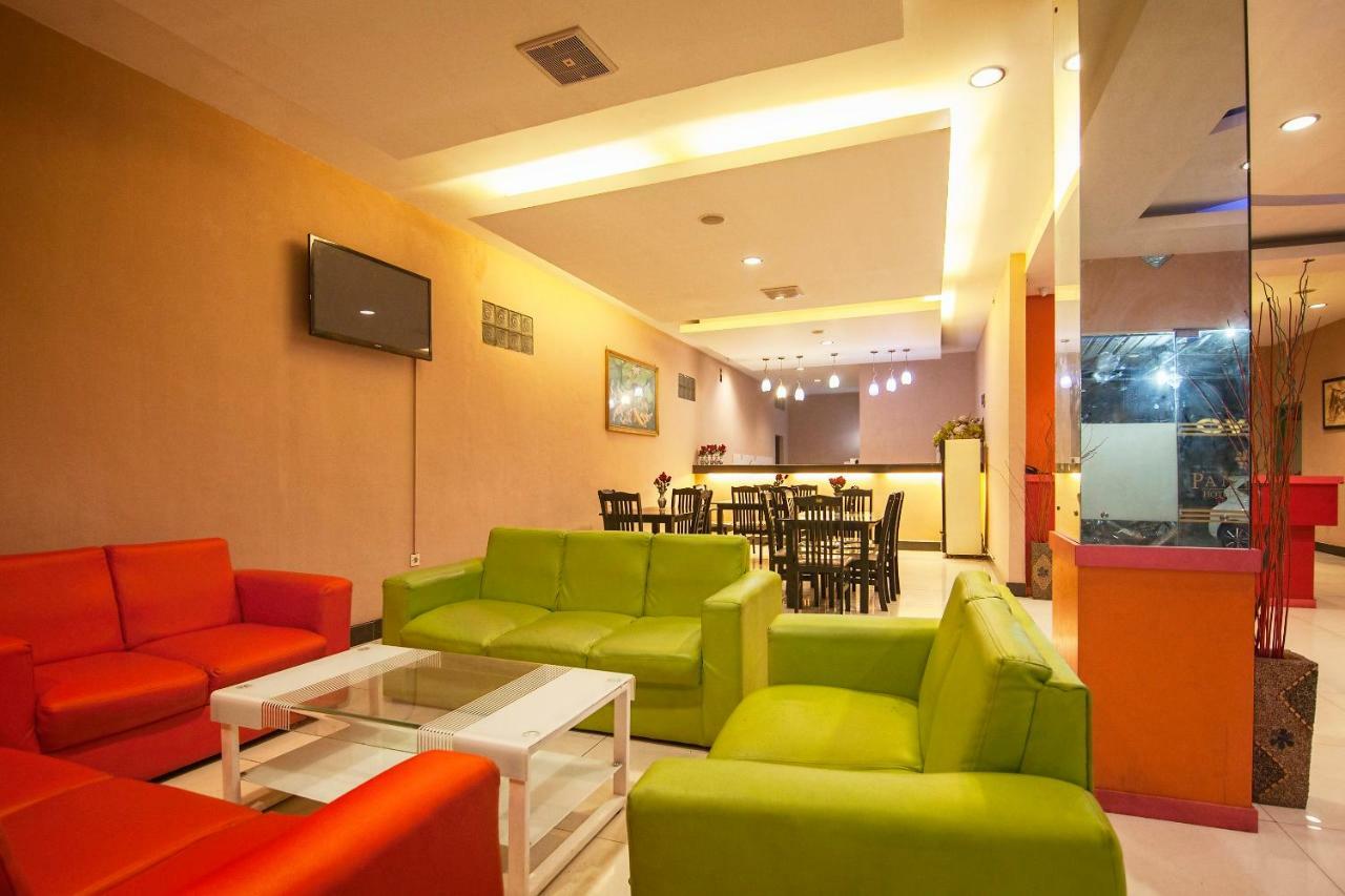 Oyo 529 Hotel Paninda Medan Extérieur photo