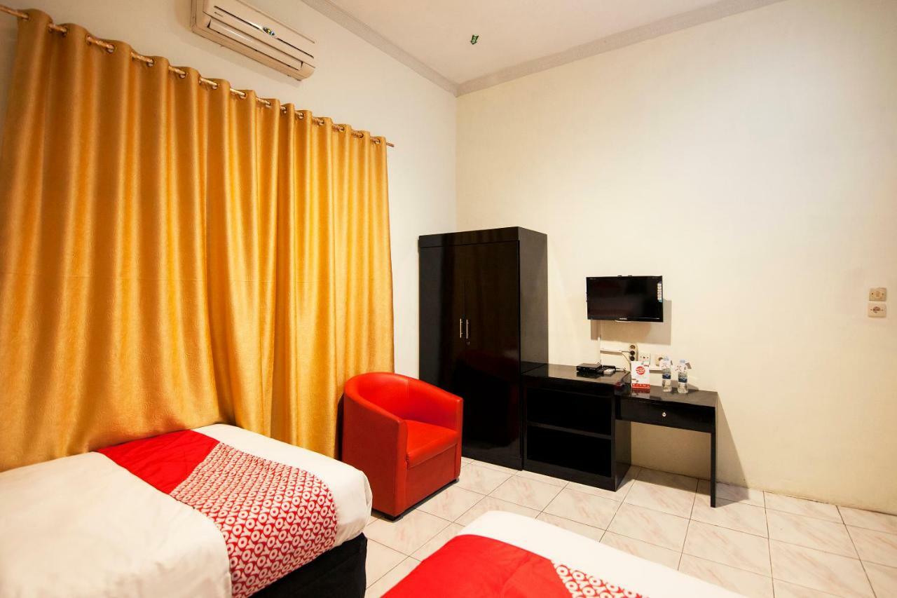 Oyo 529 Hotel Paninda Medan Extérieur photo