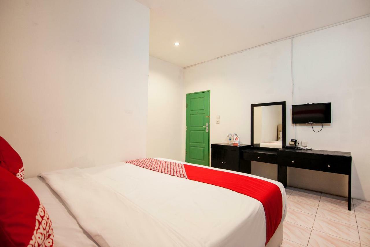Oyo 529 Hotel Paninda Medan Extérieur photo
